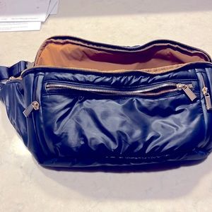 Caraa sling bag - Navy blue with gold hardware